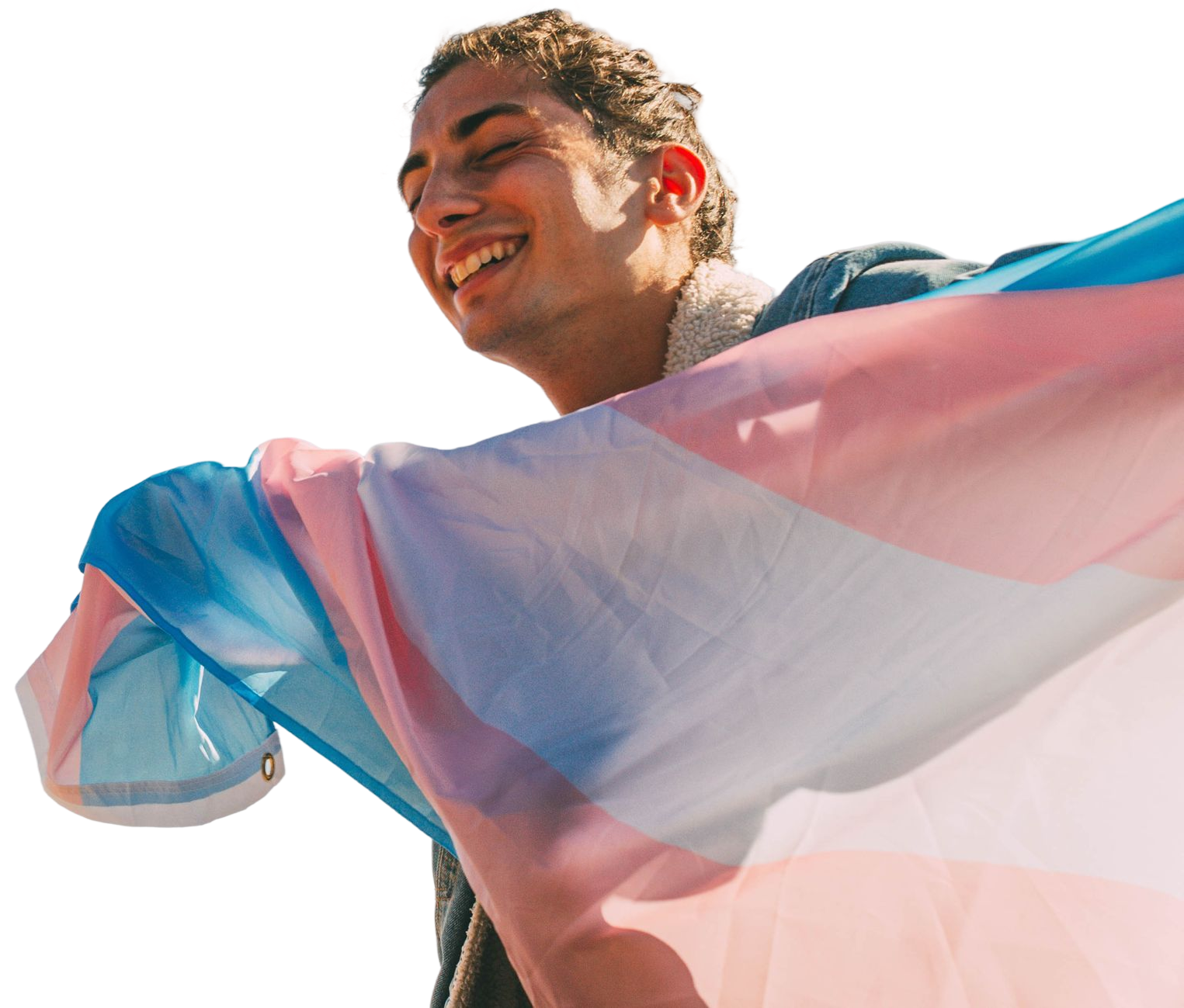 Persona transmasculina sonriendo